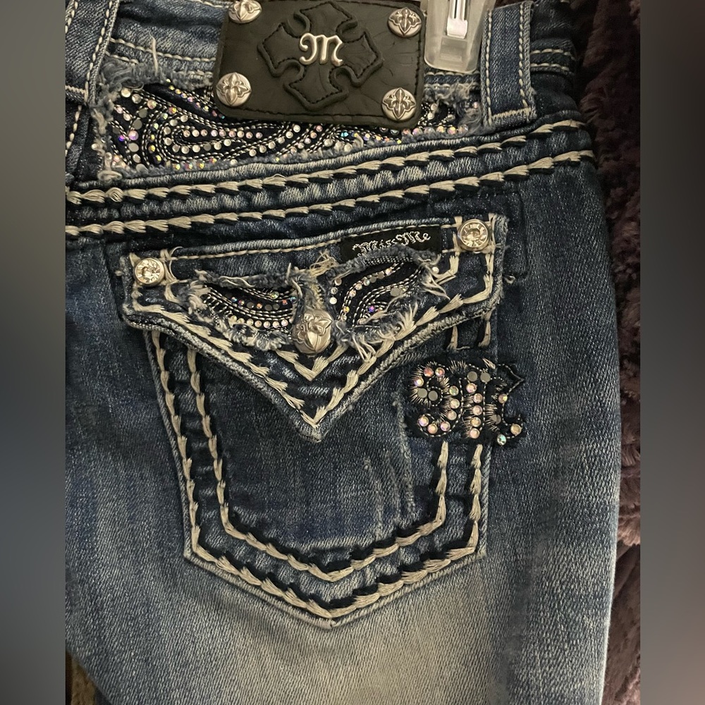 Miss me Capri jeans Embellishment designed in rhinestones